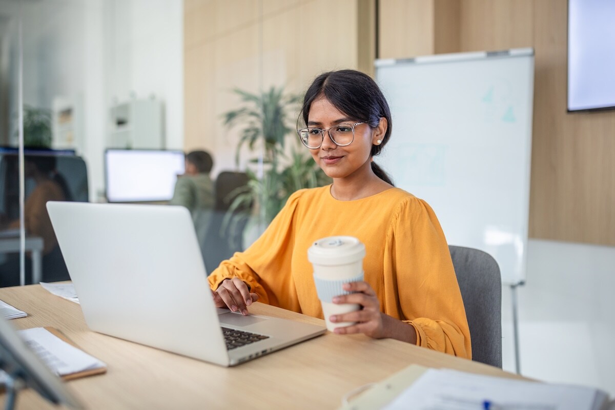 lady at laptop with coffee cup